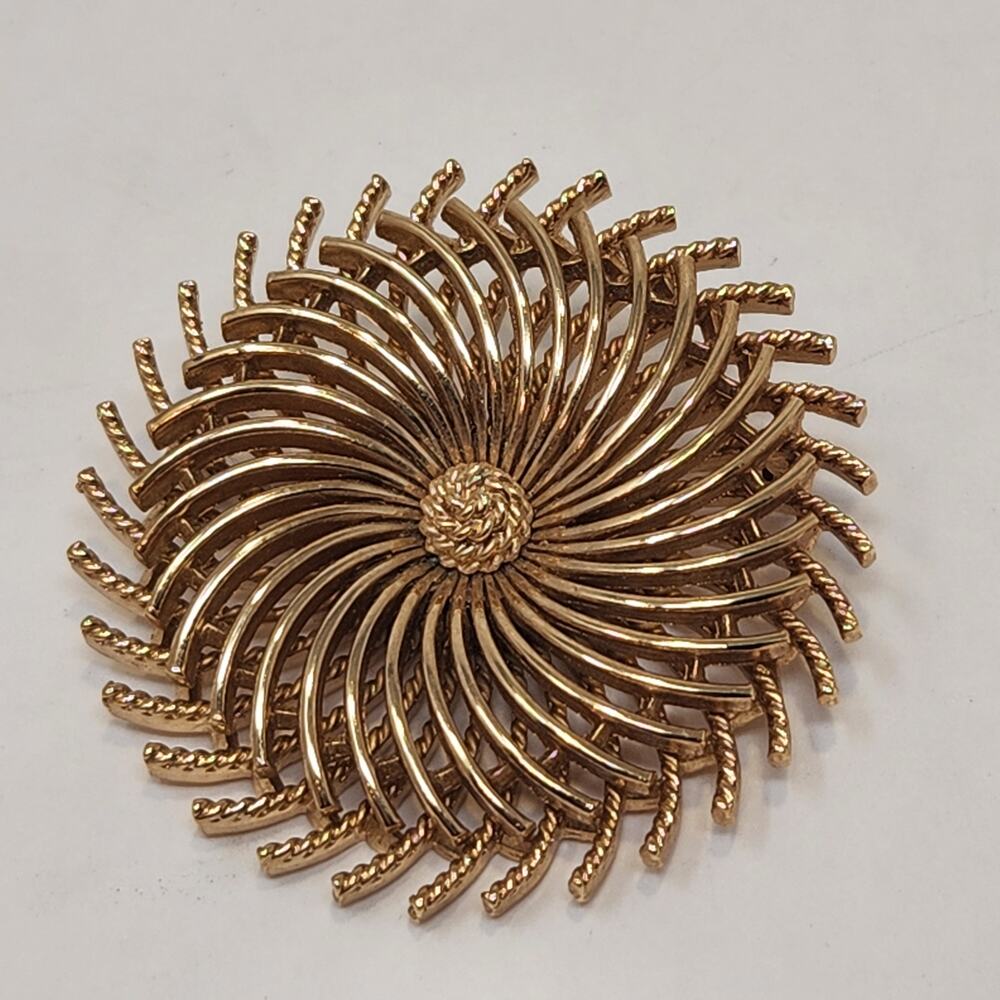 Crown Trifari Layered Pinwheel Brooch Pin Gold Tone Vintage Costume Jewelry